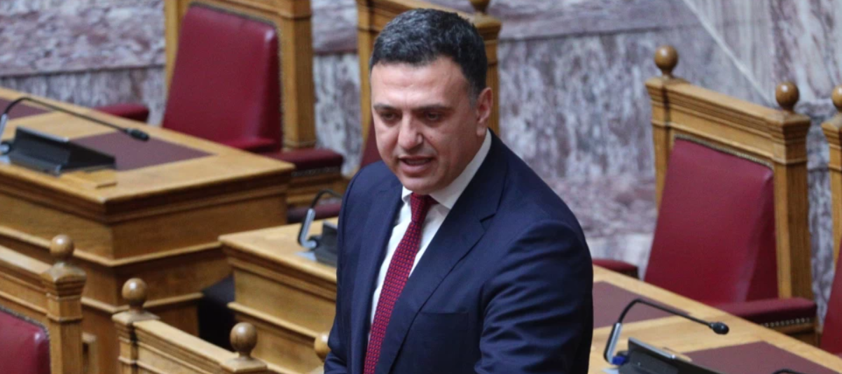 Χαμός στη Βουλή για καταγγελία πυρονόμου – «Υπεξαιρέθηκε από τον υπολογιστή της» έκθεση για τα Τέμπη