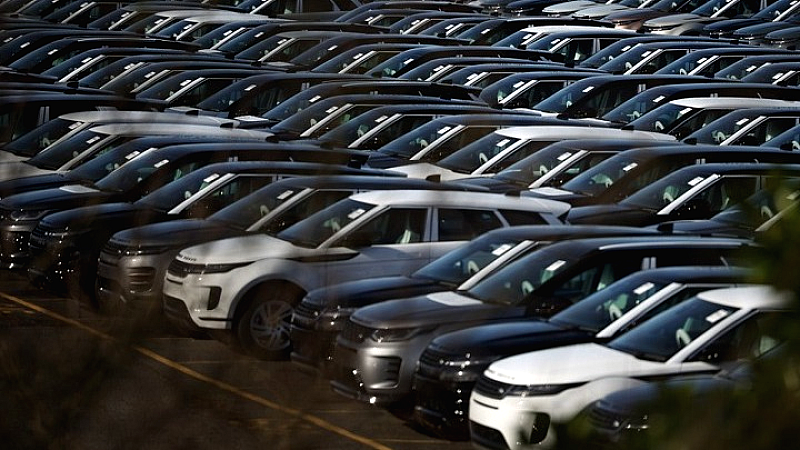 Η Jaguar Land Rover αναστέλλει τις εξαγωγές στην αμερικανική αγορά λόγω δασμών