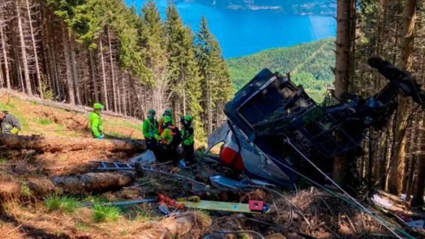 Νάπολη: Τελεφερίκ κατέπεσε με τέσσερα θύματα – Για ανθρωποκτονία εξ αμελείας κατηγορείται η υπηρεσία