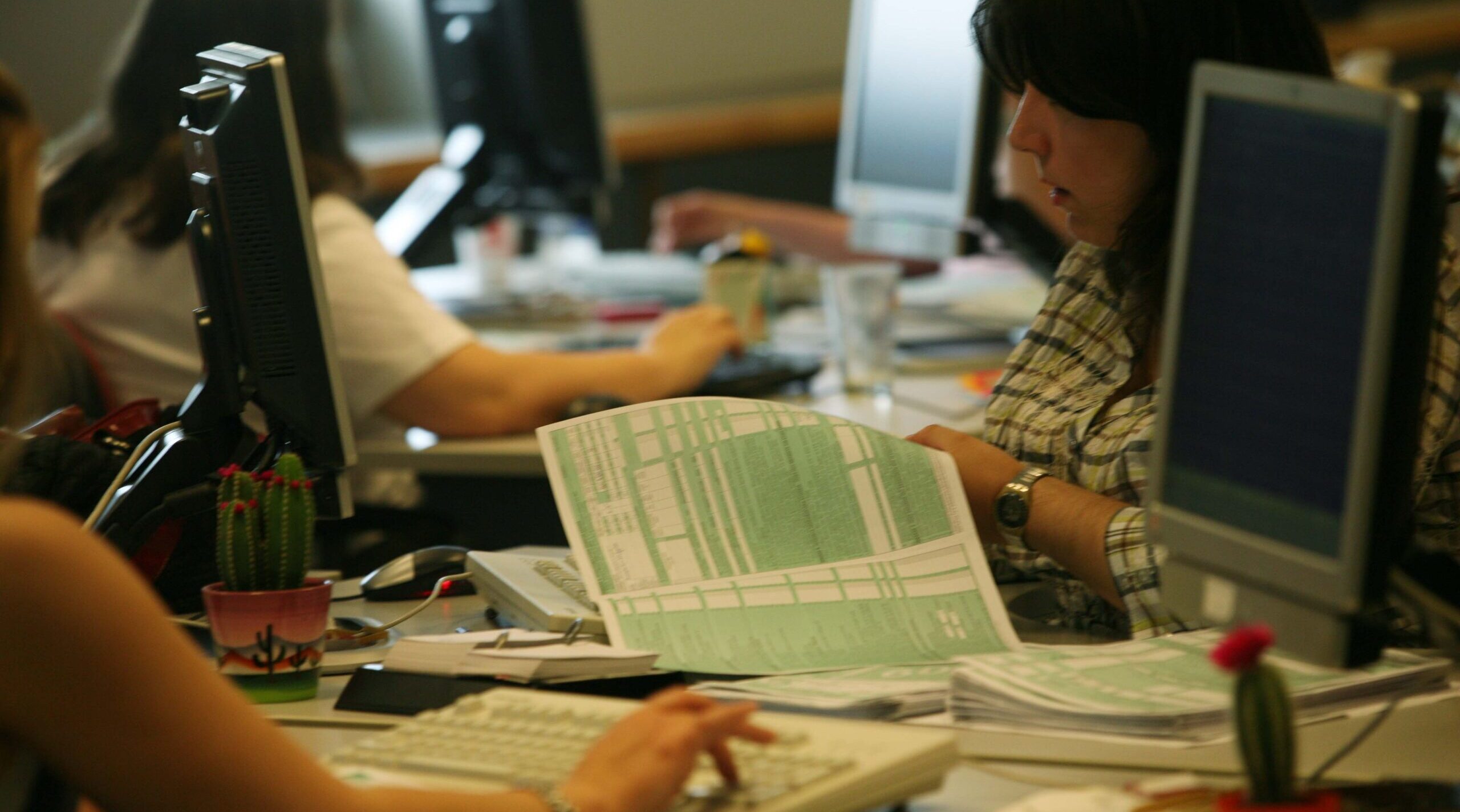 Εφορία: Δηλώθηκαν 14,4 δισ. περισσότερα, αλλά 1 στους 2 Έλληνες επιβιώνει με λιγότερα από 10.000 ευρώ τον χρόνο
