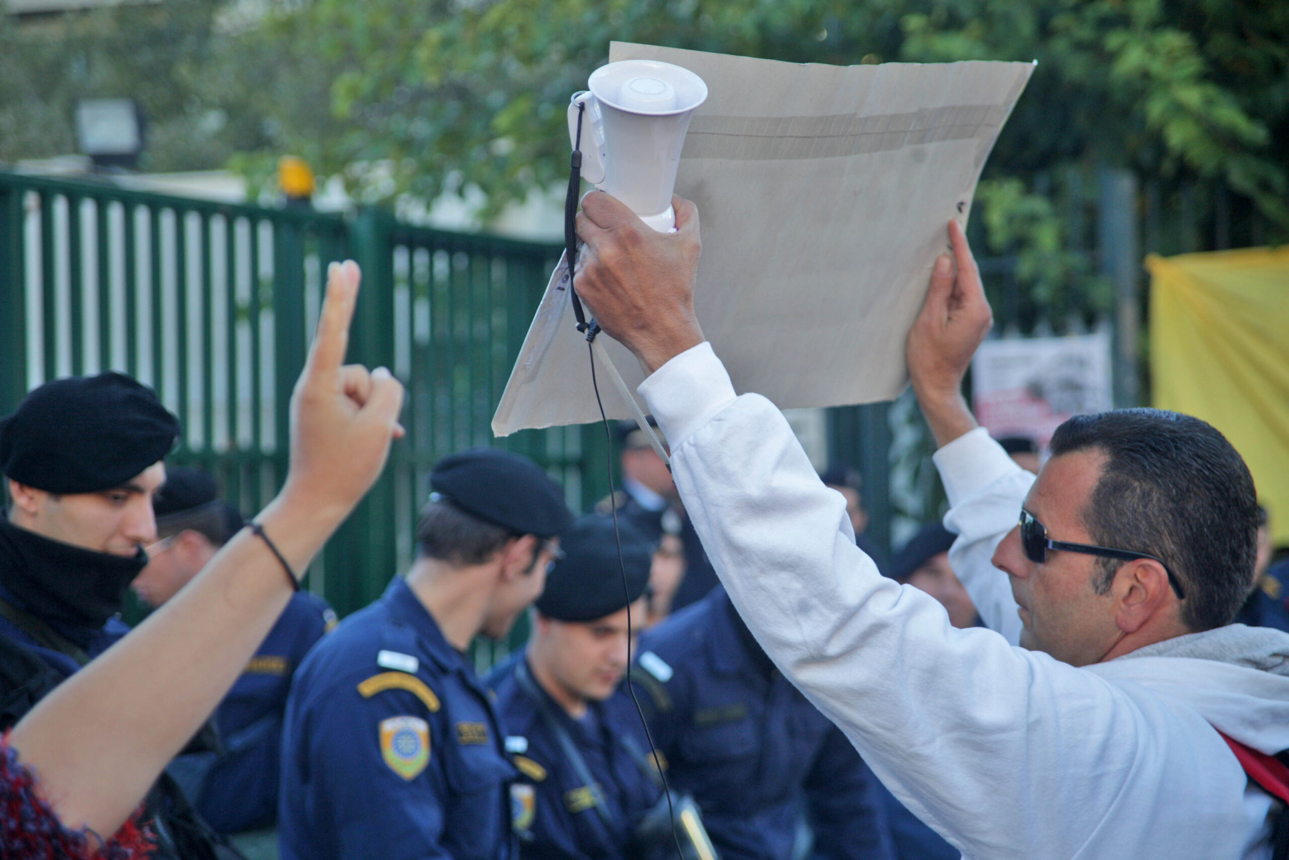 Απεργιακό «λουκέτο» παραλύει τη χώρα – Ποιοι συμμετέχουν στις κινητοποιήσεις, οι πορείες