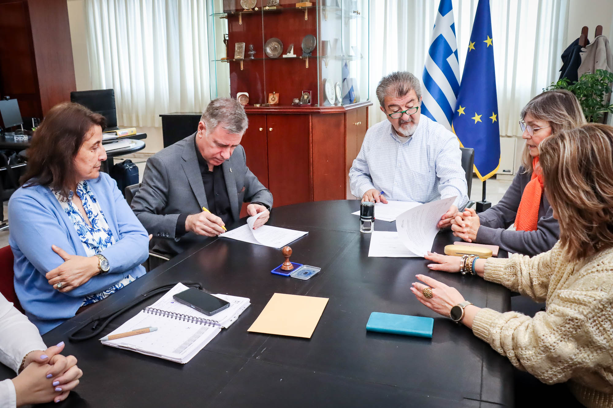 Μνημόνιο Συνεργασίας του δήμου Νεάπολης-Συκεών με το ΔΙ.ΠΑ.Ε και επίκεντρο το πρωτοποριακό πρόγραμμα του δήμου «Μία Μαία για σένα»