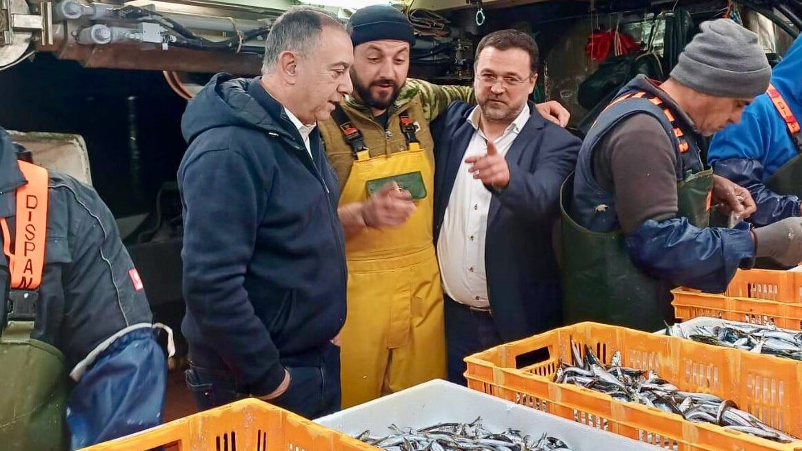 Χρήστος Κέλλας στην ιχθυόσκαλα της Νέας Μηχανιώνας: «Είμαστε δίπλα στους αλιείς»