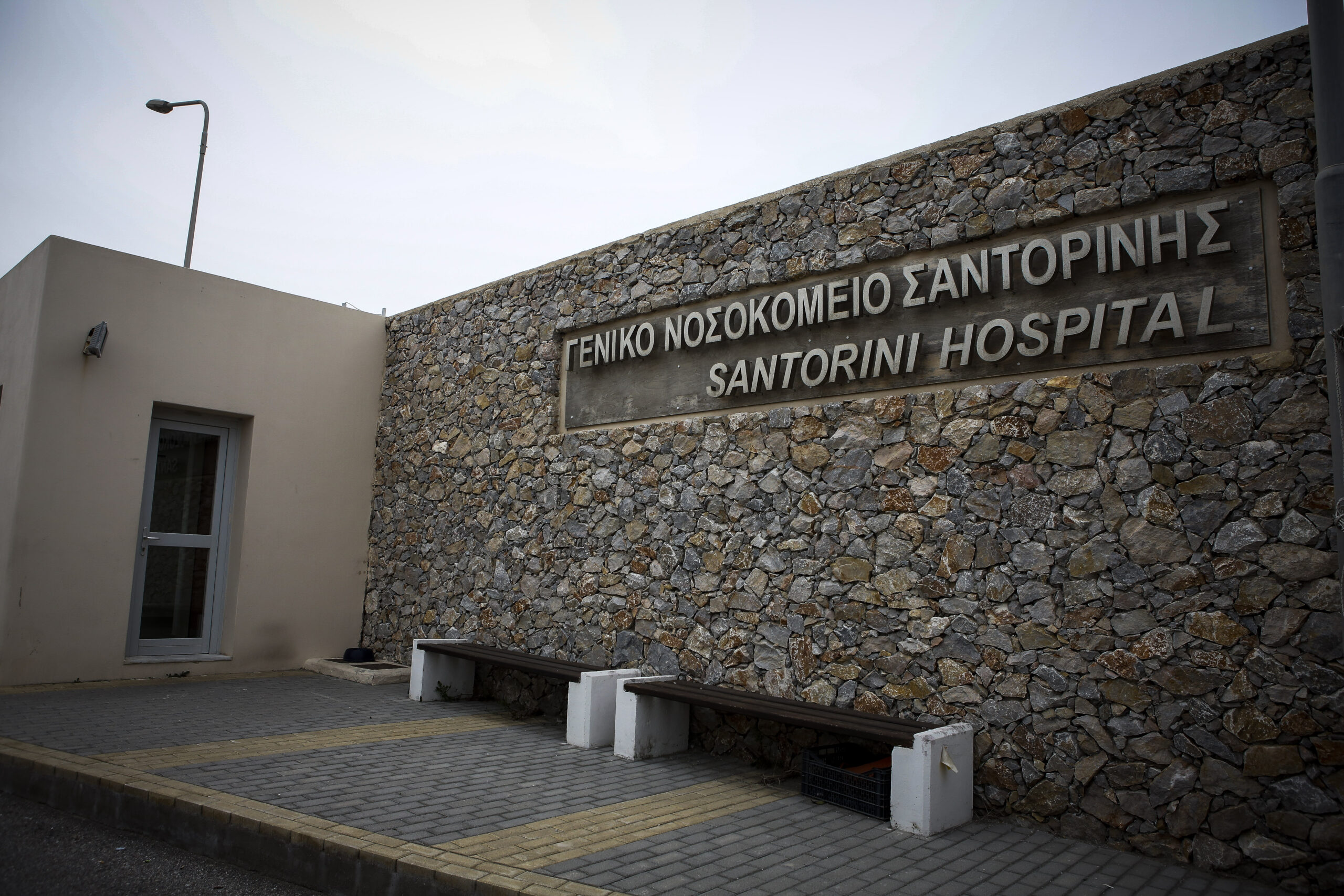 Χωρίς υγειονομικό προσωπικό τα νησιά ενόψει σεζόν – «Πώς θα ζήσει στη Σαντορίνη ένας νοσηλευτής που παίρνει 800 ευρώ;»