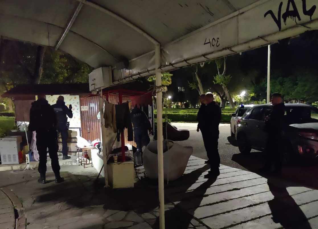 Θεσσαλονίκη: Τέλος η διαμονή αστέγων στη Νέα Παραλία – Εκκενώθηκε ο πρόχειρος καταυλισμός