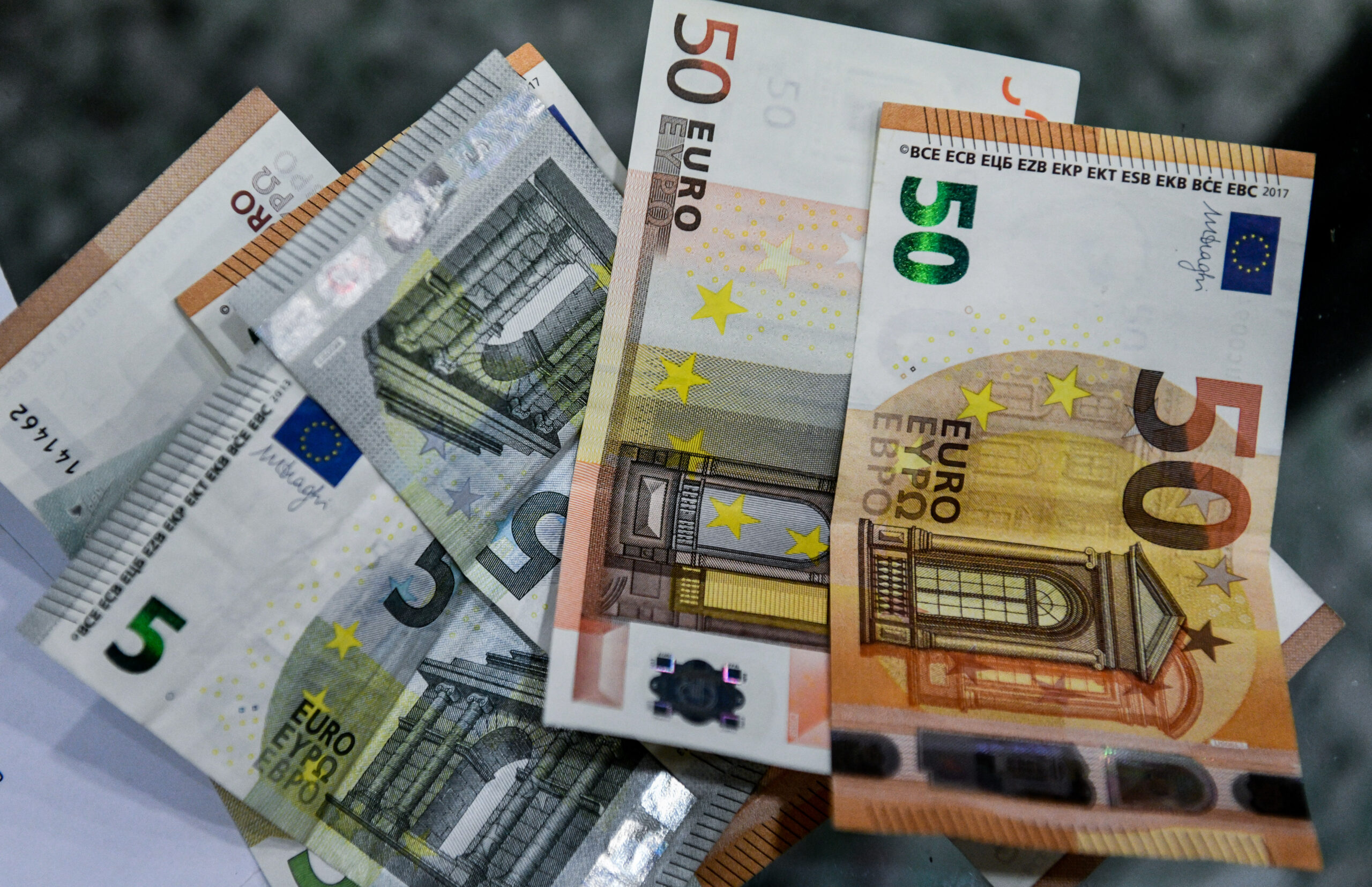 Πώς θα δοθούν τα 250€ στους συνταξιούχους και τα 800€ στους ενοικιαστές – Τι εξηγεί ο εκπρόσωπος του Υπ. Οικονομικών