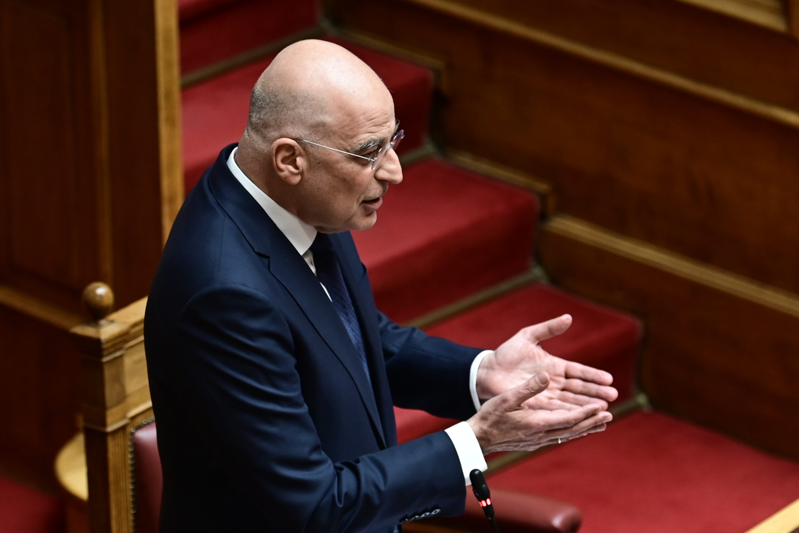 Ποιος έμεινε να απαντά όταν έφυγε ο πρωθυπουργός;