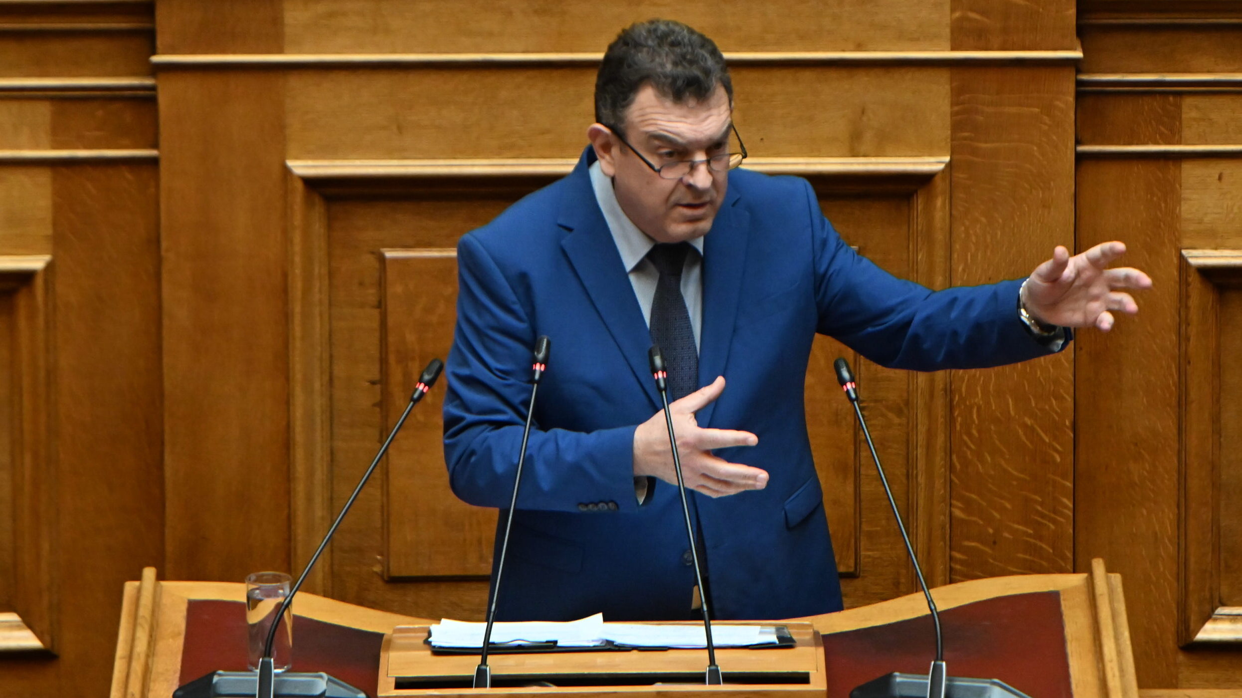 ΝΙΚΗ: Ο Νατσιός διαγράφει τον Νίκο Παπαδόπουλο – Του ζητά να παραδώσει την έδρα του