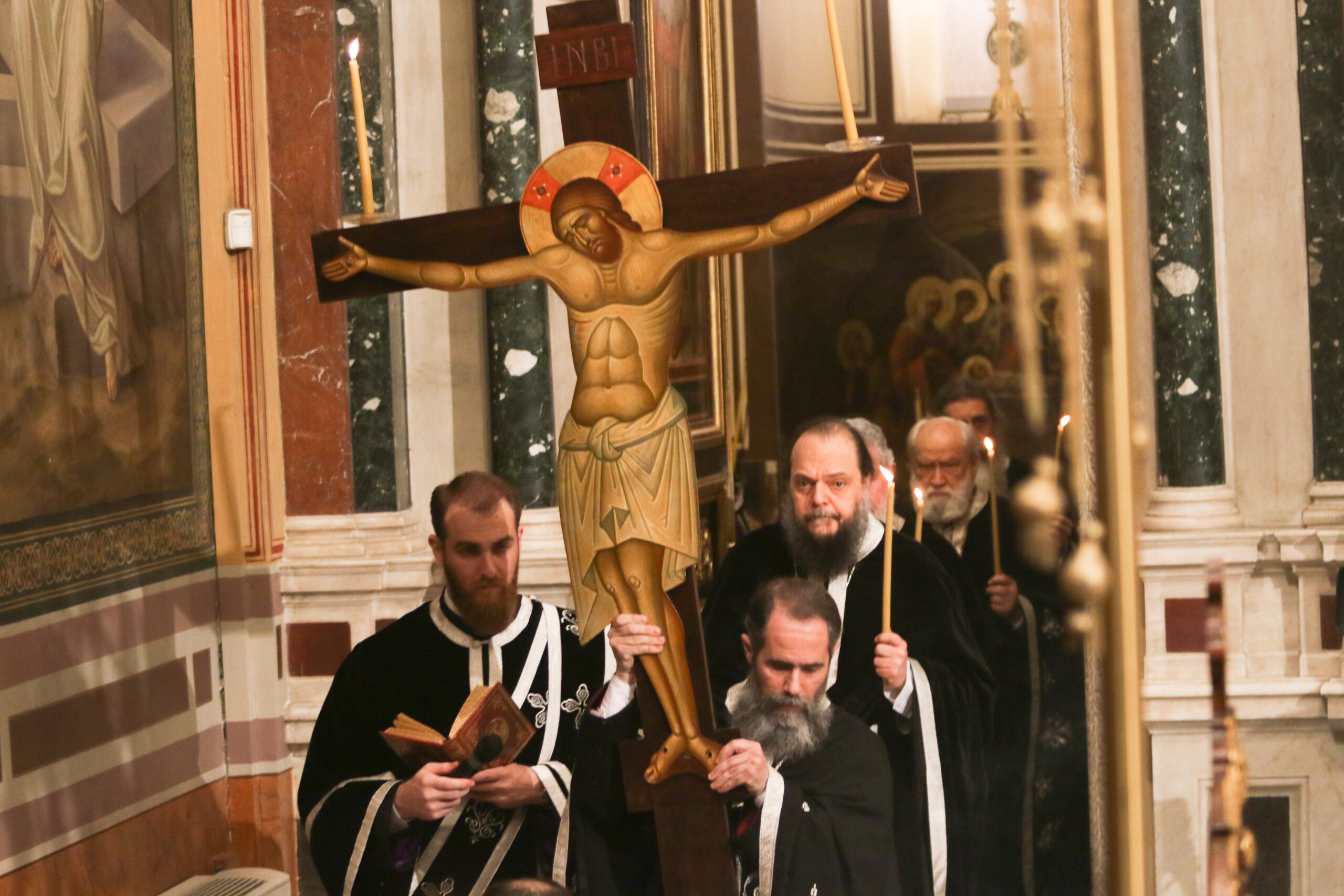 Μεγάλη Παρασκευή: Η κορύφωση του Θείου Δράματος – Απόψε η Ακολουθία του Επιταφίου Θρήνου
