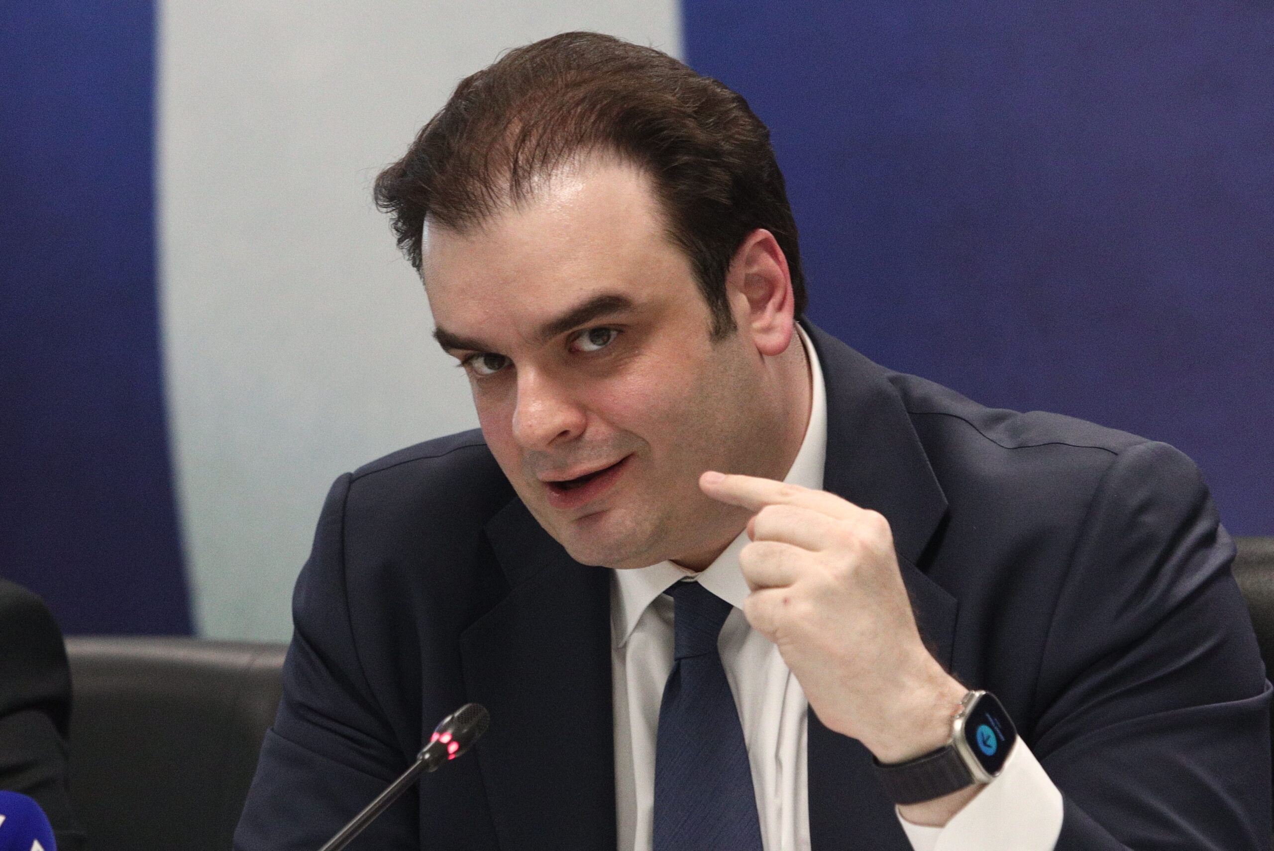 Υπερπλεονάσματα για σταθερότητα, λιτότητα για την κοινωνία