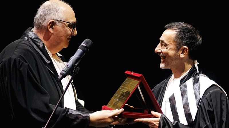 Δημήτρης Παπαϊωάννου: Η τιμητική αναγόρευση στο Πανεπιστήμιο Θεάτρου και Κινηματογράφου του Βουκουρεστίου