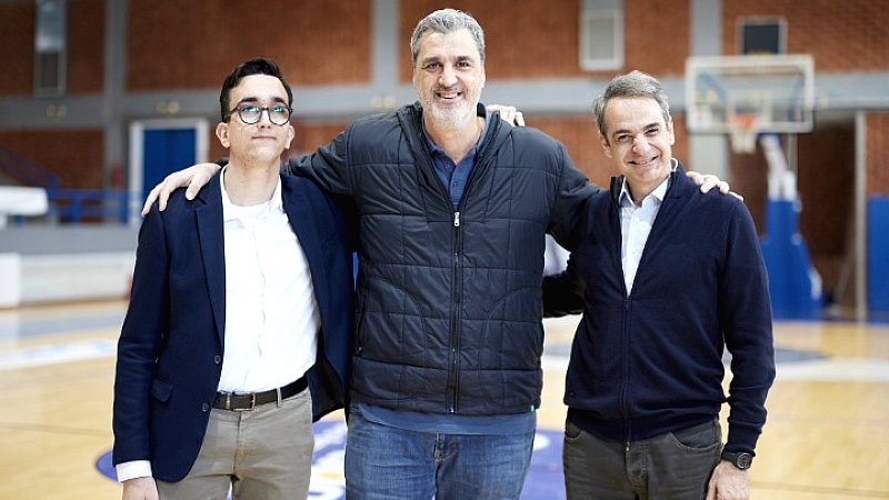 Ο πρωθυπουργός Κυριάκος Μητσοτάκης συναντά τον Παναγιώτη, αθλητή με αναπηρία