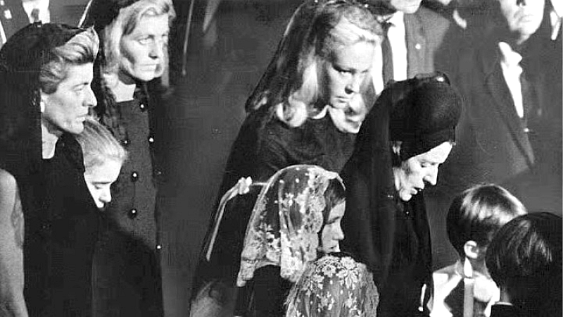 Δημοσιοποίηση φωτογραφιών νεκροψίας του Μπόμπι Κένεντι: Διχάζει τα παιδιά του