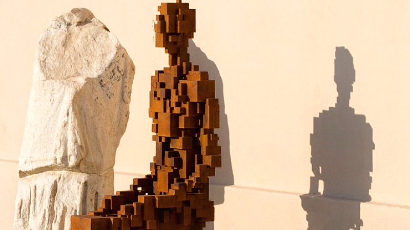 Δωρεά του έργου RULE II από τον Antony Gormley και τον ΝΕΟΝ στη Δήλο