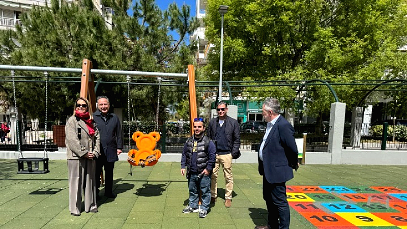 Νέα παιδική χαρά εγκαινιάστηκε στην αναμορφωμένη πλατεία Καούδη