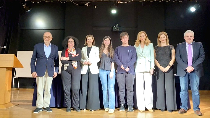 Σημαντικές προϋποθέσεις για την ασφάλεια των εφήβων στο διαδίκτυο σύμφωνα με την Ειρήνη Αγαπηδάκη