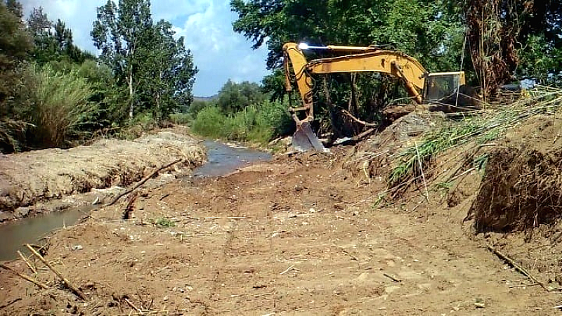 Καθαρισμός φρεατίων στη δυτική εσωτερική Περιφερειακή Οδό Θεσσαλονίκης
