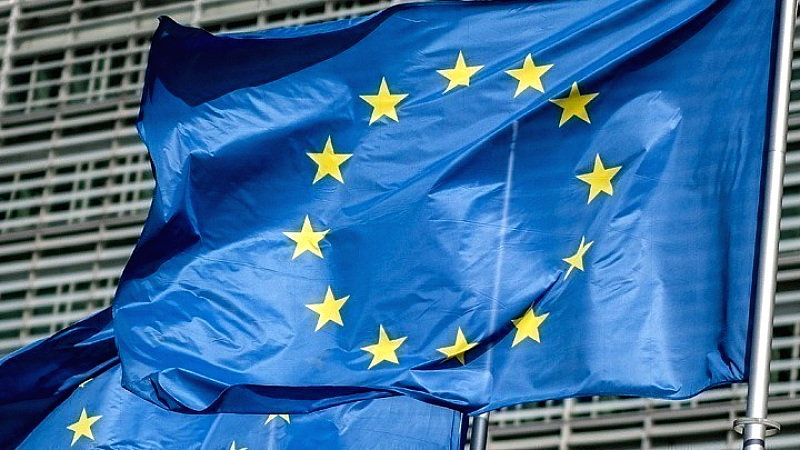 Η ΕΕ προσπαθεί να εκμεταλλευτεί την αναστολή των αμερικανικών δασμών για εμπορικές συμφωνίες