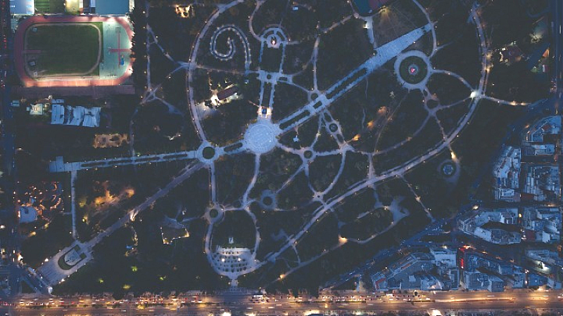 Η Στέγη του Ιδρύματος Ωνάση φιλοξενεί την εντυπωσιακή έκθεση «Plásmata 3» στο Πεδίον του Άρεως