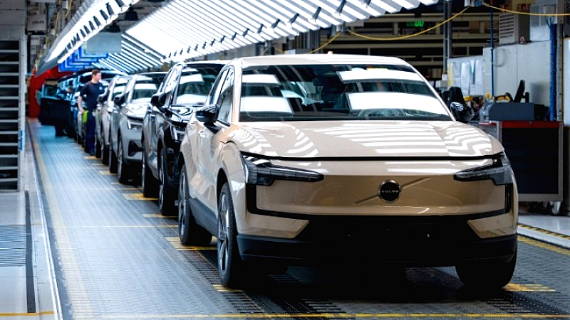 Η Volvo ξεκινά την παραγωγή του ηλεκτρικού SUV EX30 στη Γάνδη με νέες θέσεις εργασίας