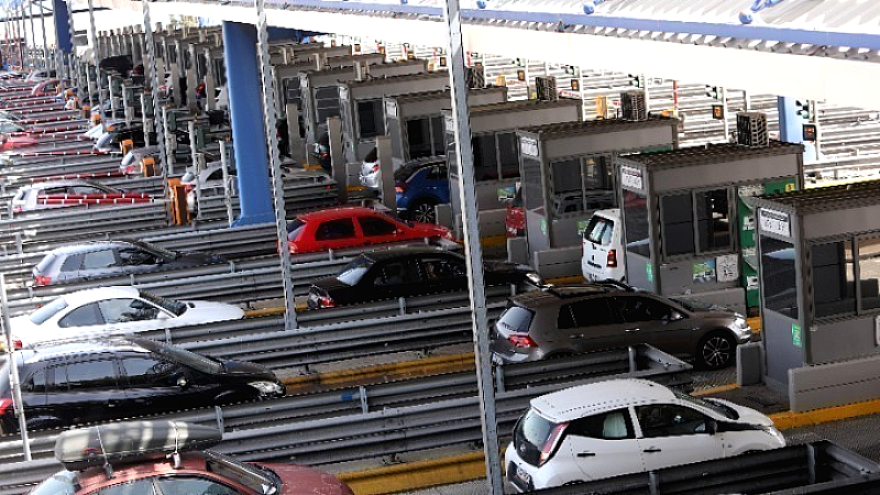 Δραματική αύξηση της κυκλοφορίας στους δρόμους – Στο «κόκκινο» τα διόδια Μαλγάρων