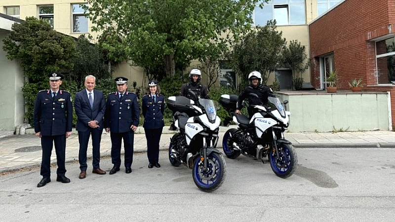 Δωρεά δύο καινούργιων μοτοσικλετών από την HELLENiQ ENERGY ενισχύει τη Διεύθυνση Τροχαίας Θεσσαλονίκης