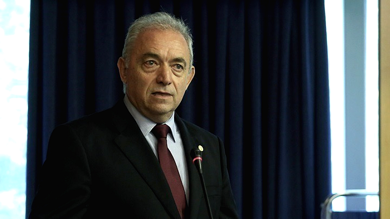 Επιτόπια έρευνα στις Βούτες Ηρακλείου από τον Ευθ. Λέκκα για τις ρηγματώσεις στα σπίτια