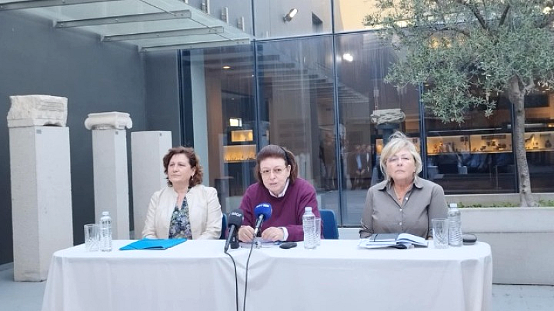 Η υπουργός Πολιτισμού Λίνα Μενδώνη επισκέφθηκε το Μουσείο και τον αρχαιολογικό χώρο Πέλλας μετά από αμφισβητούμενο βίντεο στο TikTok