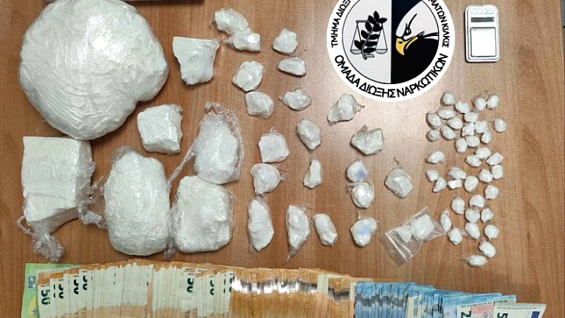 Συνελήφθη αλλοδαπός με πάνω από 1,6 κιλά κοκαΐνης στη Θεσσαλονίκη – Συμμετοχή του αστυνομικού σκύλου Vector στις έρευνες