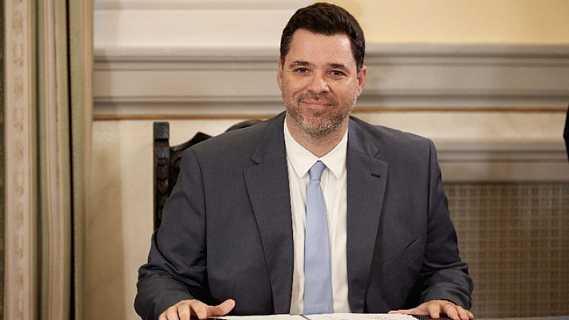 Η κυβέρνηση επιδιώκει την επανασύνδεση με τη νέα γενιά και την ενίσχυση της μεσαίας τάξης