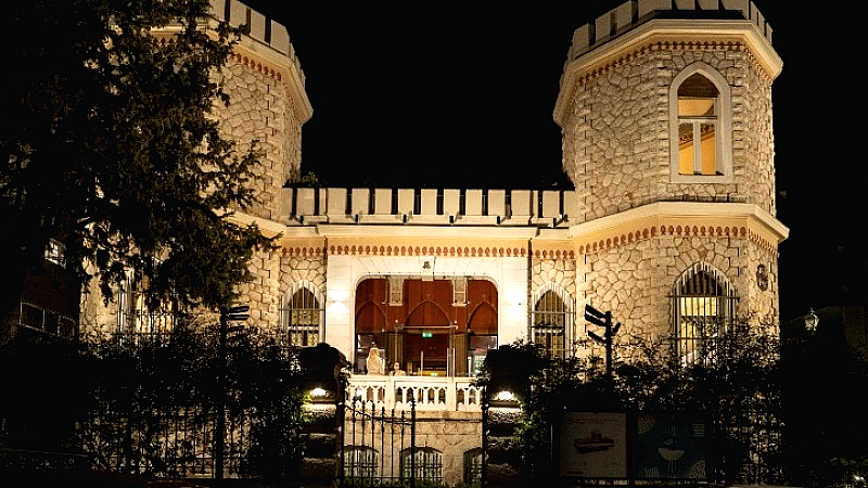 Φωταγώγηση του Μουσείου Μπενάκη Παιχνιδιών: Ένα νέο νυκτερινό σημείο αναφοράς