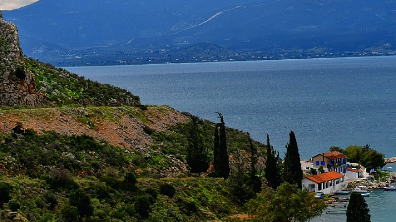 Καταιγίδες και τοπικές βροχές αναμένονται σήμερα σχεδόν σε όλη τη χώρα