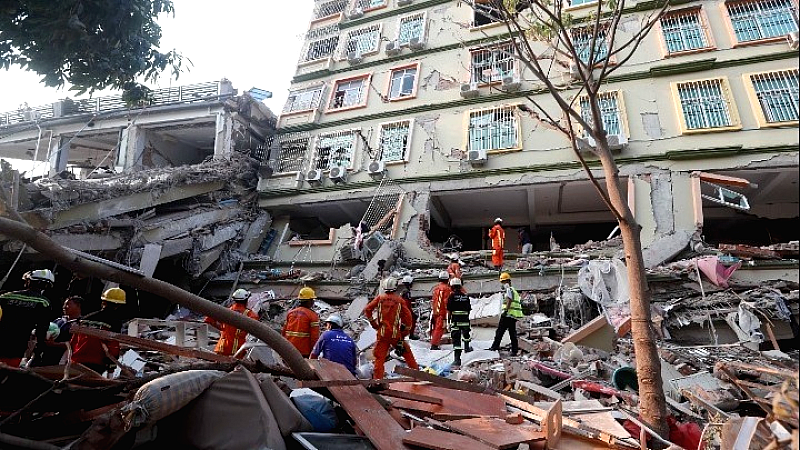 Ξεπέρασαν τους 3.000 οι νεκροί από τον σεισμό 7,7 Ρίχτερ στη Μιανμάρ