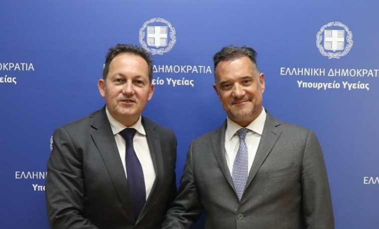 Εκμοντερνίστηκε ο Άδωνις Γεωργιάδης – Με νέο κούρεμα παρουσιάστηκε ο Υπουργός Υγείας