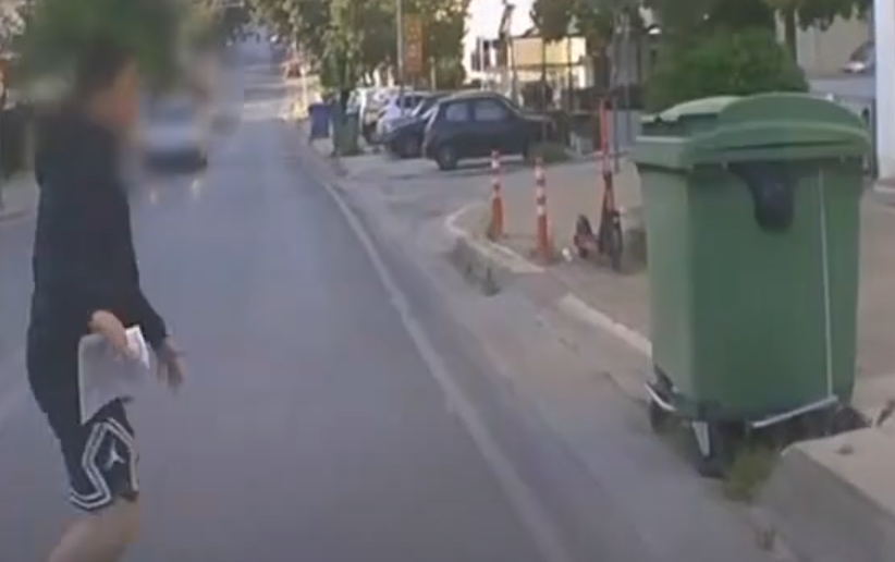 Νέα Σμύρνη: Ανήλικος πέρασε τον δρόμο τη στιγμή που διερχόταν όχημα, προκειμένου να κερδίσει το «challenge» (Βίντεο)