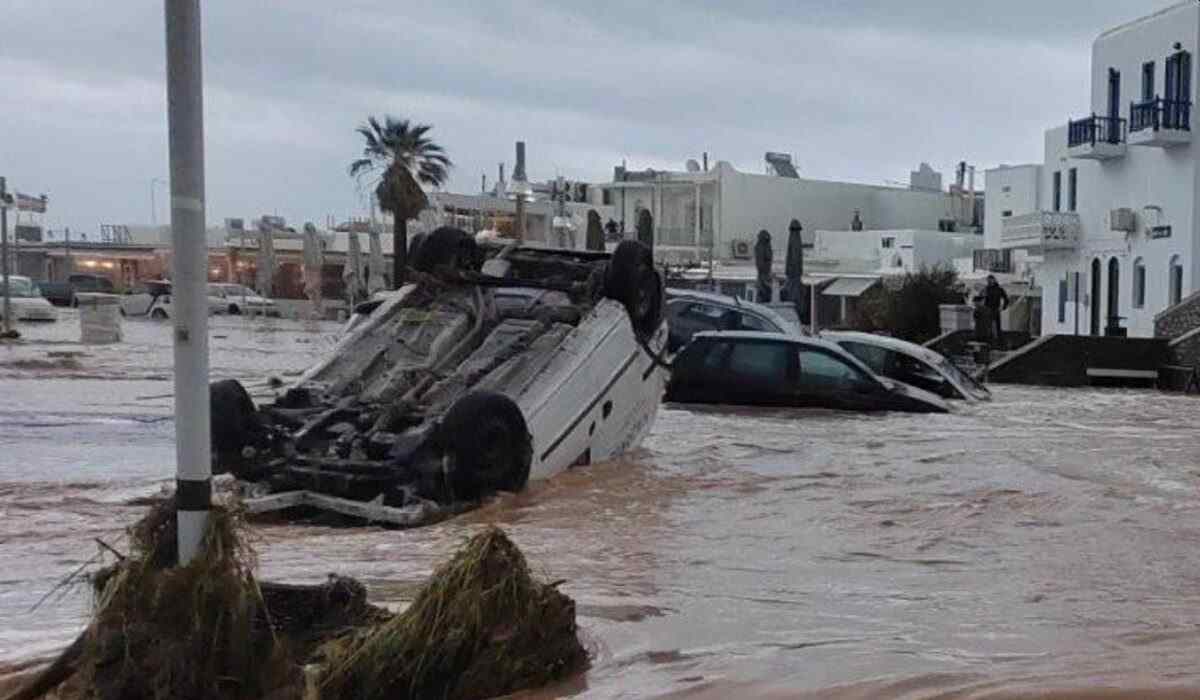 Κακοκαιρία: Ζημιές από τις πλημμύρες σε Πάρο και Μύκονο – Έντονη βροχόπτωση μετά από χρόνια