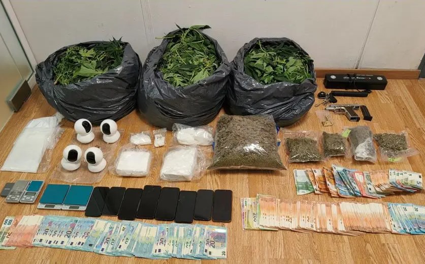 Εξαρθρώθηκε μεγάλο κύκλωμα καλλιέργειας κάνναβης και διακίνησης κοκαΐνης στην Κρήτη και την Αττική με 7 συλλήψεις