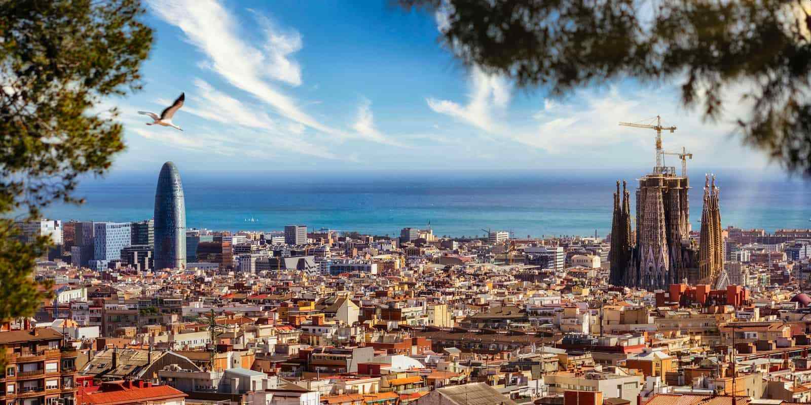 Η Ισπανία και η στεγαστική κρίση: Επενδυτές και Airbnb στην καρδιά της Βαρκελώνης