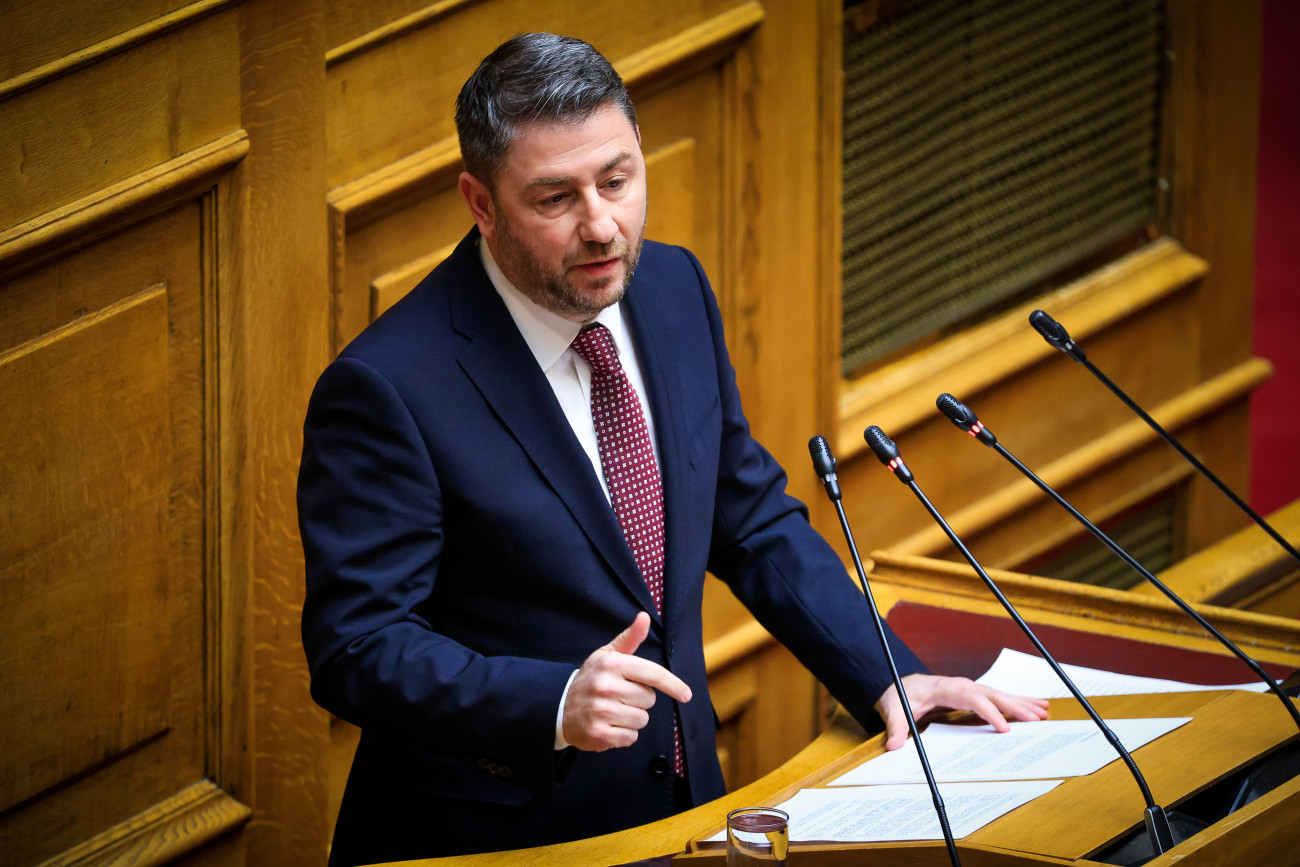 ΠΑΣΟΚ: Η κυβέρνηση δεν έχει διασφαλίσει την εγχώρια αμυντική βιομηχανία – Τα μηνύματα Ανδρουλάκη στη Βουλή