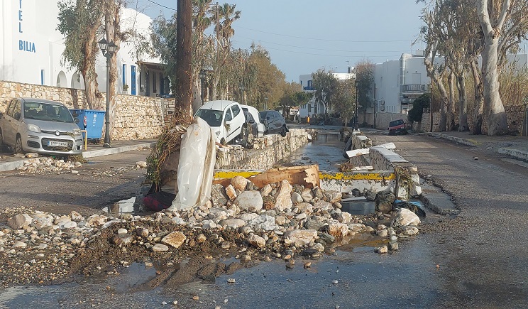 Κακοκαιρία: Στο επίκεντρο και η Αττική τις επόμενες ώρες – Πληγές μετρούν οι κάτοικοι σε Πάρο και Μύκονο