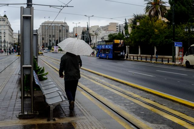 Βροχερός καιρός την Παρασκευή: Καταιγίδες στην Αττική από το απόγευμα