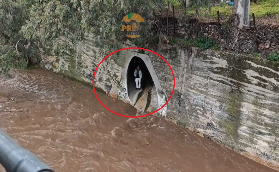Επιχείρηση απεγκλωβισμού ατόμων από το φουσκωμένο ρέμα Προμπονά στα Πατήσια