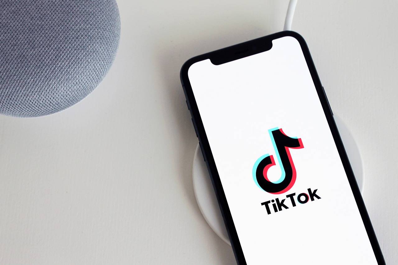 Παύση κάθε συμφωνίας για το TikTok λόγω δασμών