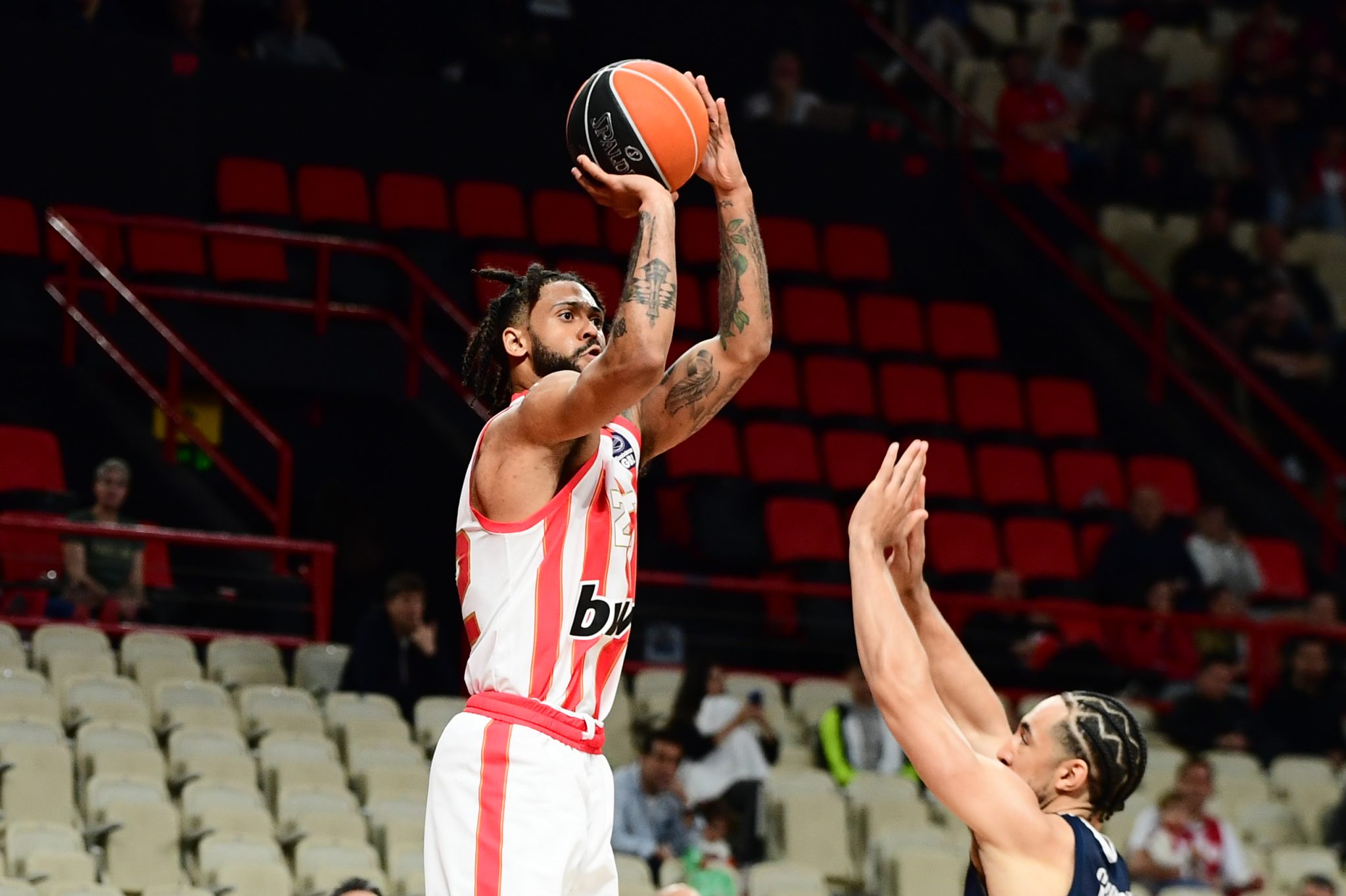 Ολυμπιακός – Πανιώνιος 106-67: Εξαιρετική εμφάνιση από Ντόρσεϊ και Βεζένκοφ στο πρώτο βήμα πρόκρισης