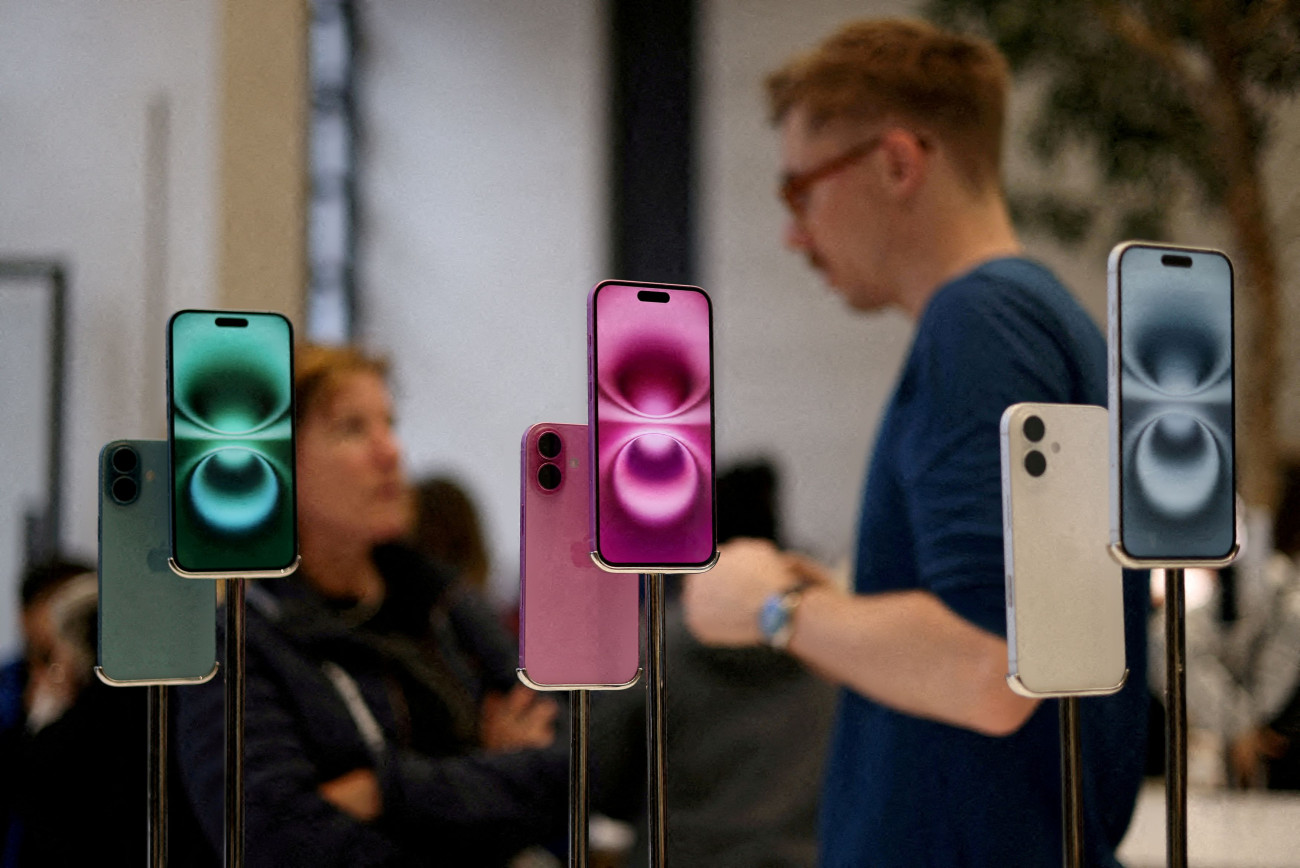 Τα iPhone ενδέχεται να γίνουν απλησίαστα για τους Αμερικανούς καταναλωτές λόγω των δασμών Τραμπ