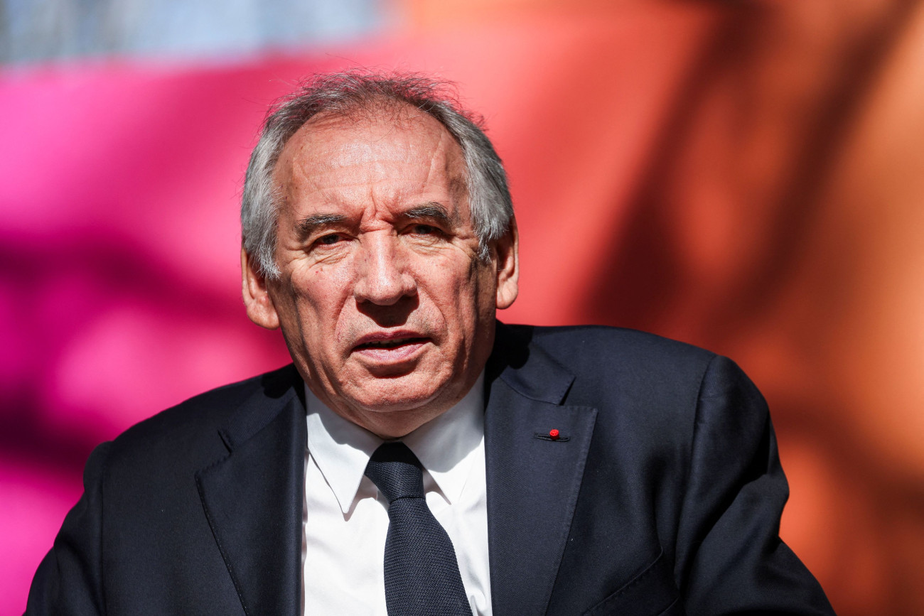 Νέα στρατηγική της γαλλικής ακροδεξιάς για την ανατροπή της κυβέρνησης Μπαϊρού