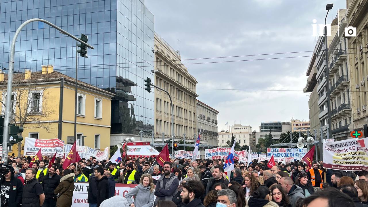 Απεργία 9/4: Χιλιάδες εργαζόμενοι στους δρόμους – Το in καλύπτει τις απεργιακές κινητοποιήσεις