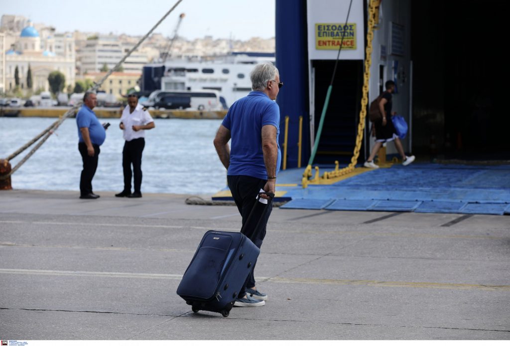 Μείωση λιμενικών τελών: Σταθερές τιμές στα συμβατικά πλοία και μείωση στα ταχύπλοα
