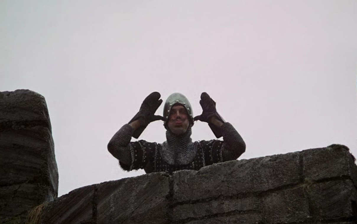 Monty Python και το Ιερό Δισκοπότηρο: Το αριστούργημα που επηρέασε την κωμωδία για πάντα