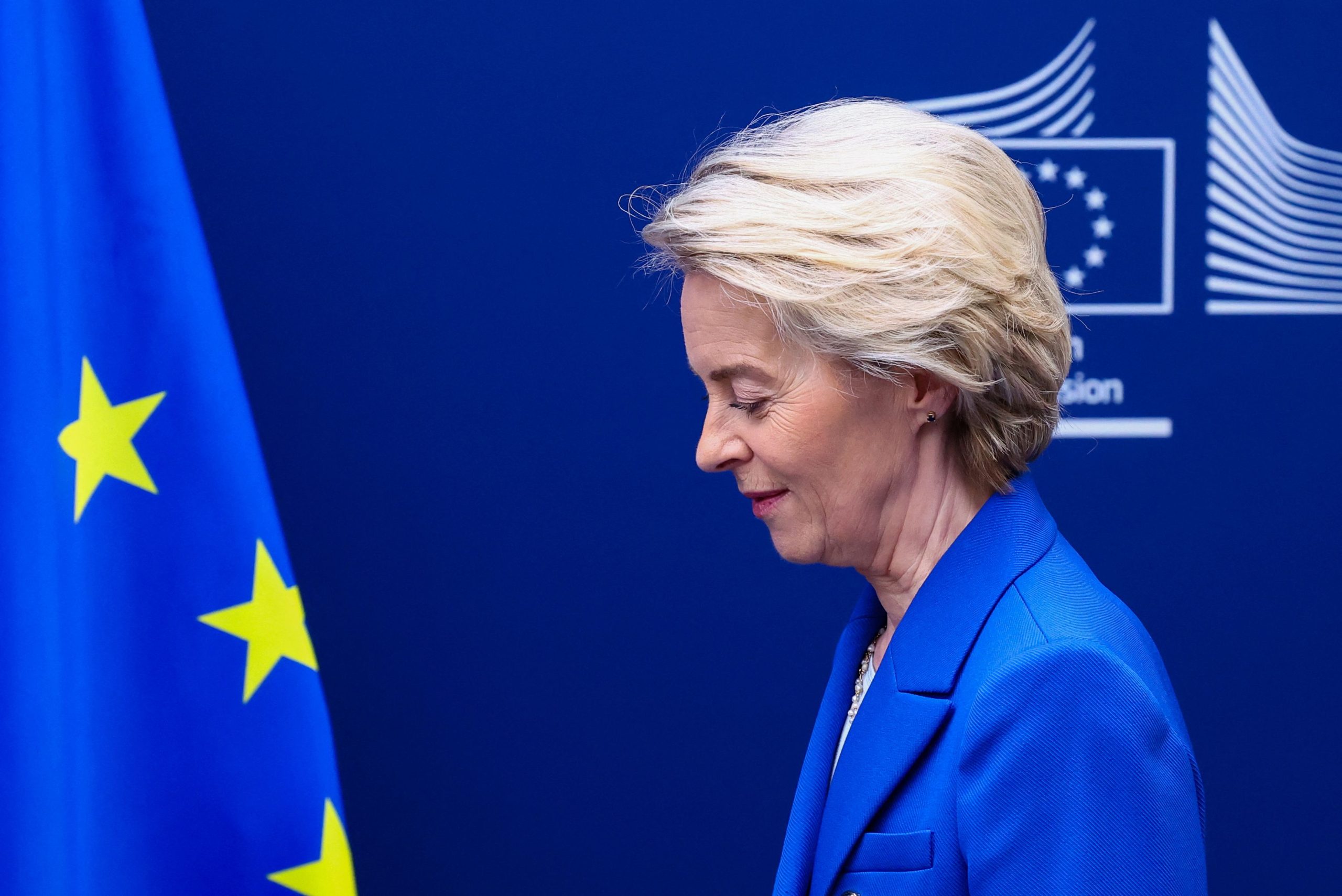 Η Ούρσουλα φον ντερ Λάιεν χαιρετίζει την παύση δασμών από τον Τραμπ